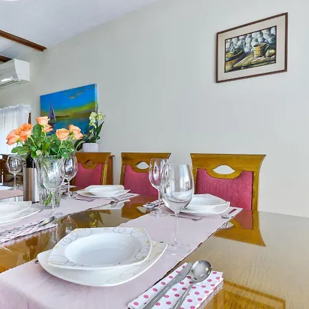 בית נופש Otavia By Interhome שיבניק